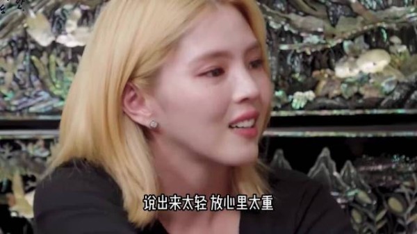 深陷淤泥的玫瑰靠自己绽放出了万千光芒