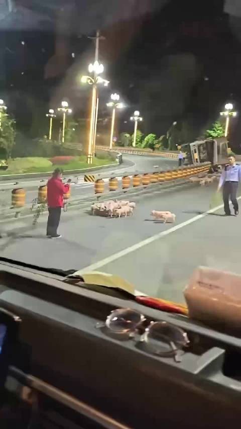 当你得知群友出去团建没带你时:σ( ᑒ )