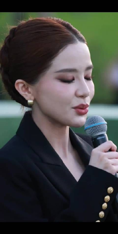 富婆6000万打赏网红迅猛龙,近距离颜值仍在线