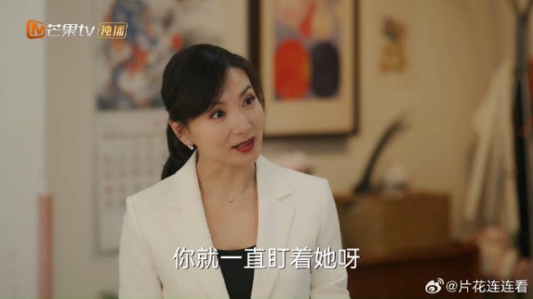 果宝写作业注意力不集中,刘向上盯着她写作业,都没时间做饭