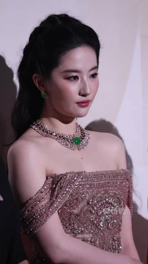 不再用审美要求别人,各花入各眼互相尊重更舒坦