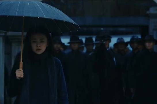 世界上最远的距离便是你在我面前,我却不能救你
