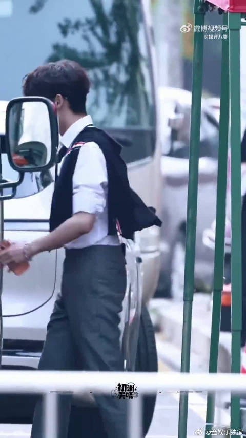 何炅发微信安慰唐九洲,私下向邵子恒夸赞