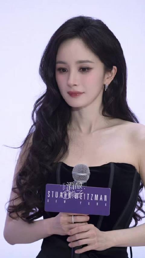 我真的要大喊一声妈幂了，好美，好美的杨幂