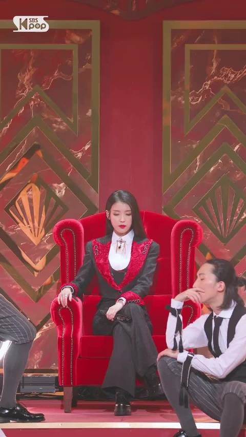 IU《Coin》直拍,西装打歌服好帅!iu上海买盲盒
