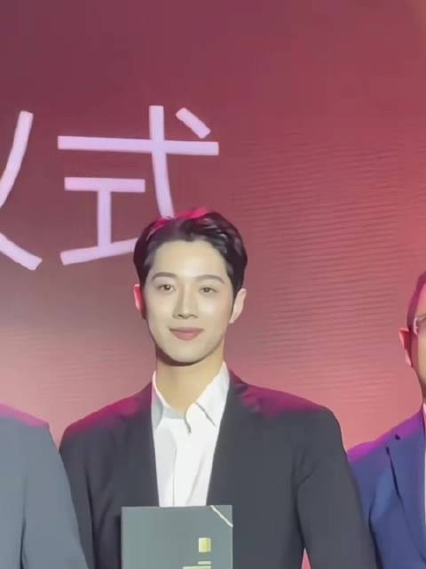 赖冠霖转行导演,状态好显书卷气,说话无台湾腔