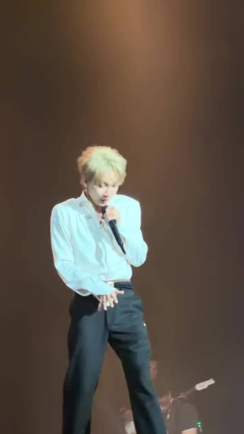 TT演出现场玩梗福克斯 福克斯本人还推荐了这个视频CR：抹茶苦苦子