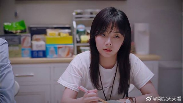 唐灿找房客谈判,尖尖好奇她化妆,唐灿:我美死他!