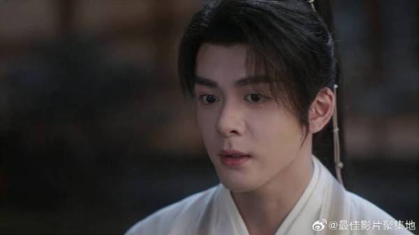 方多病又惹事 李莲花一看打架，立马转头就溜走