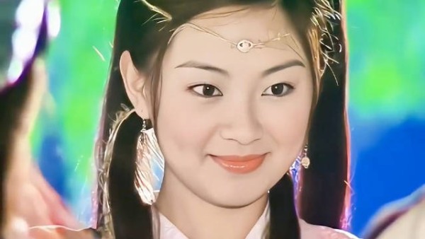 演什么就是什么,完全不会让人串戏,这应该就是人们常说的“剧抛脸”吧!