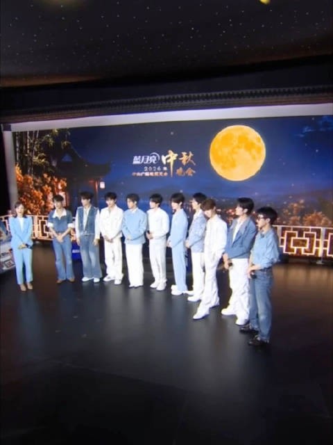 十位少年被安徽月饼香迷糊