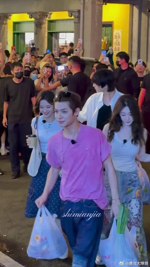 这是什么神仙画面,黄明昊带姐姐们买菜,褪去镜头光环充满生活气息