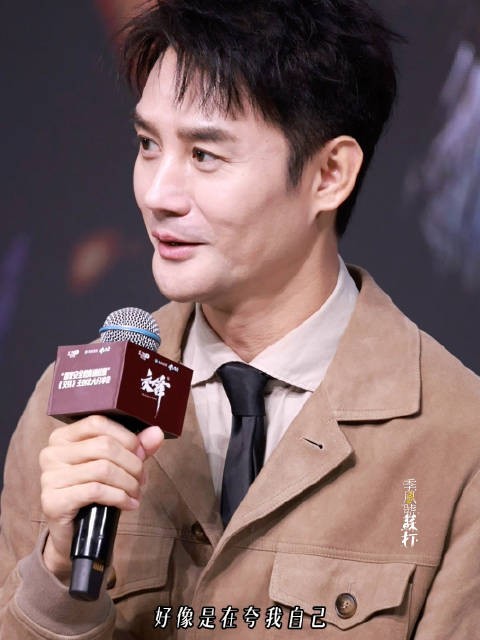 王凯谈角色留泡面头,为弱化星味自嘲夸自己