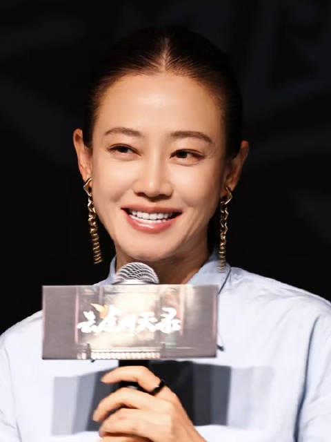 谭卓真的姐感十足 气血充足的美