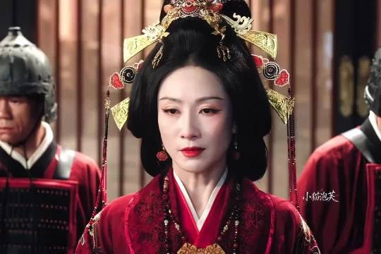 谁懂!陶昕然竟也熬到今天这位份… 雀骨 这张脸来演权倾朝野的太后很有信服力