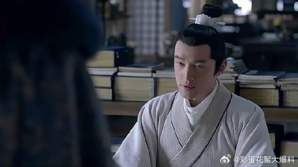 梅长苏夸奖三名稚子，飞流竟吃醋了，梅长苏赶忙夸奖飞流