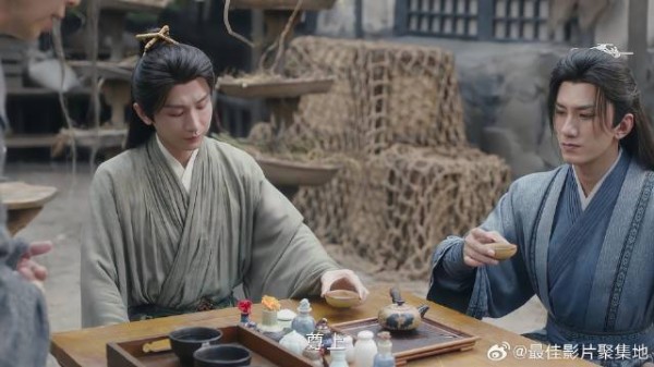 笛飞声帮李莲花解毒 谁料越治伤越重,差点把李莲花治死