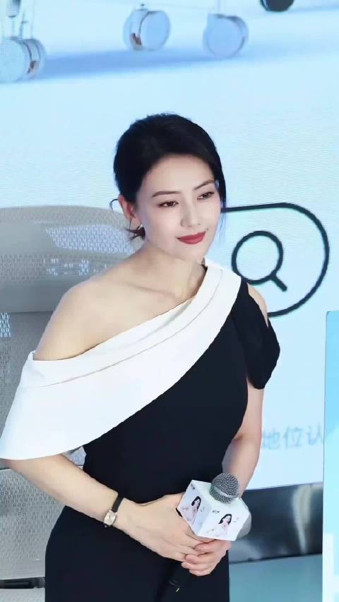 娱乐圈中公认的三大玉女:高圆圆,张柏芝,伊能静,没人反对吧?