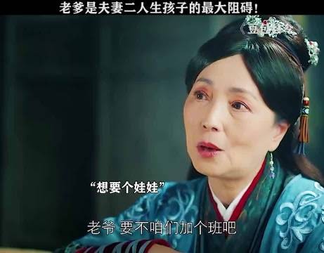 男子穿肚兜，网友称首次见