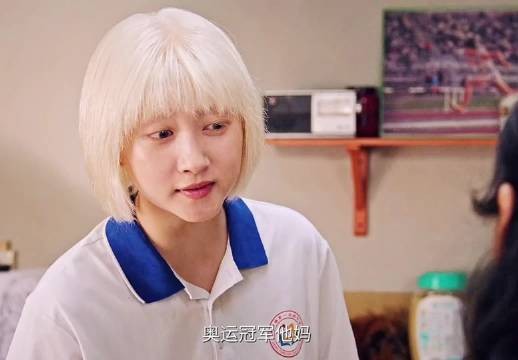 齐时为了凑奥数培训班的钱,最后居然卖曹信的生活照