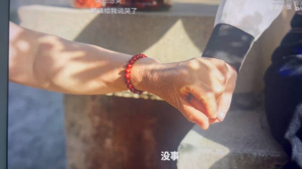 1-12 “我们总想活成正确答案，而妈妈从不需要你提交试卷”