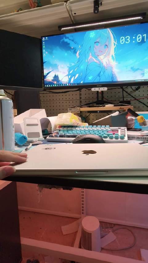 我给 MacBook装上了类似 iPhone Duo 那样的悬浮 3D 玻璃，效果