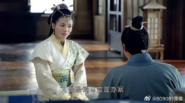 霓凰看望梅长苏，发现他手部冰凉，梅长苏急忙掩饰