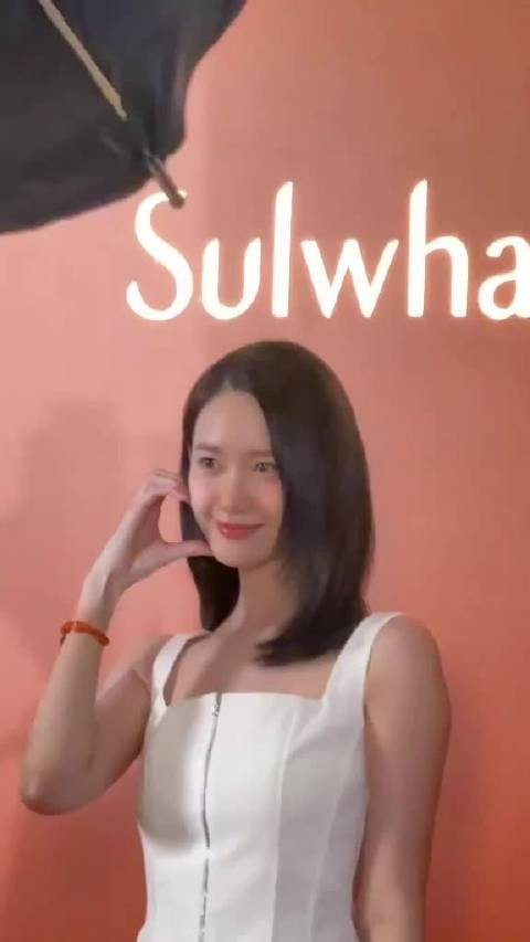 林允儿笑起来还是这么好看!