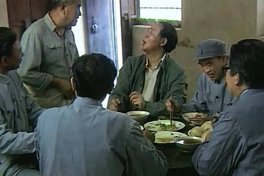 主席邀请五大书记吃饭，厨师确把拿手菜炒糊了