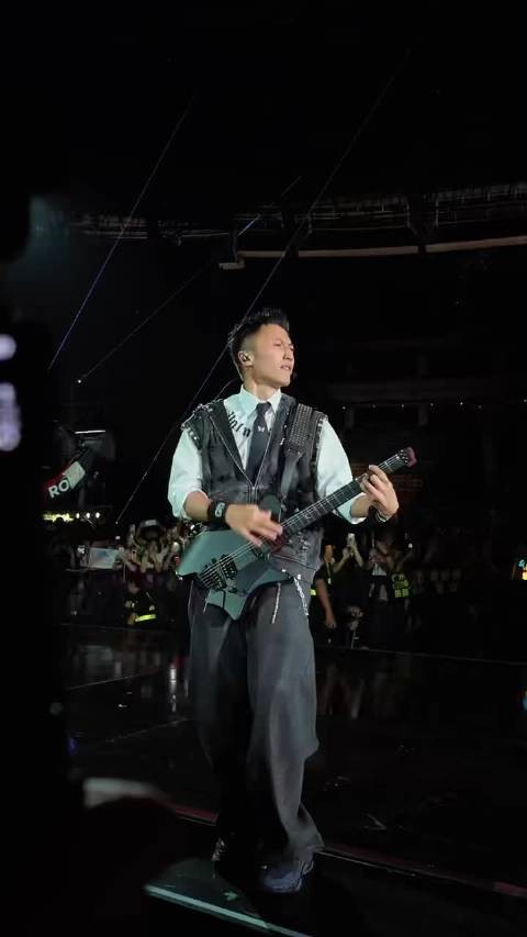 粉丝差一点听到谢霆锋唱歌，啊声中夹杂少量歌声