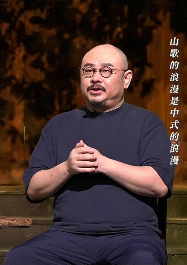刀郎音乐会这一夜!主动让出C位甘当绿叶,给所有歌手们上了一课