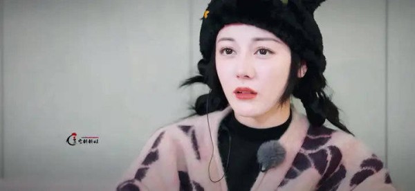 这个小妞狠起来把自己都能怼到无语!