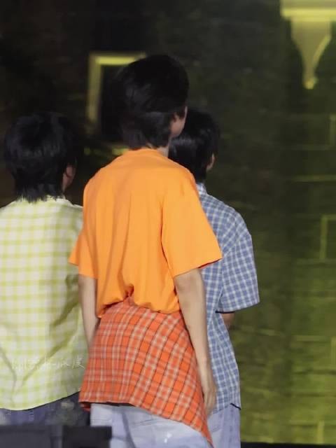 我在台下已经开始感动,整个世界全是你的镜头