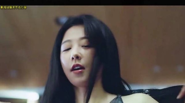 女孩明明才刚满18岁,可她却答应了60岁老头的求婚!
