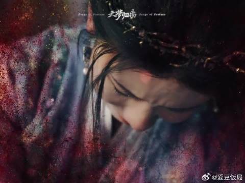星星散落在她怀里,刹那下起了雨