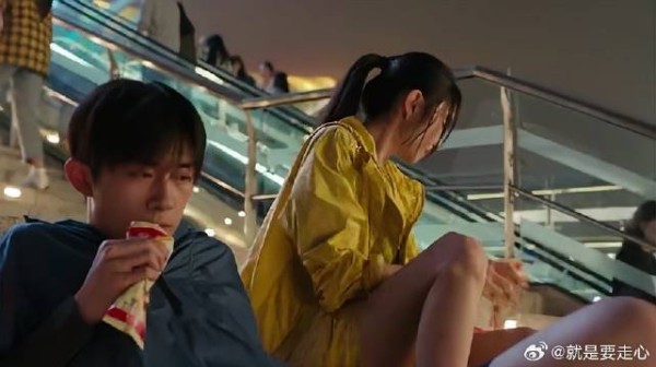 刘浩存带易烊千玺跳广场舞,提前老年生活,画面太美了!