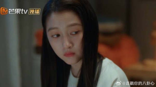 《耀眼》 小小一道帘子,隔开两人床位,两颗心却越靠越近