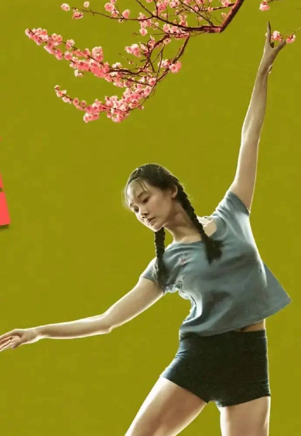 苗苗淡出荧幕三年抱仨被嘲生育机器,如今和郑恺陪儿女海外游学,是牺牲还是选择?
