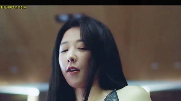 女孩才刚满十八岁，可她却答应了60岁老头的求婚！