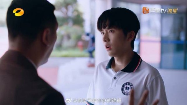 养不起子秋父亲,如今能给他好的生活,带他一起出国