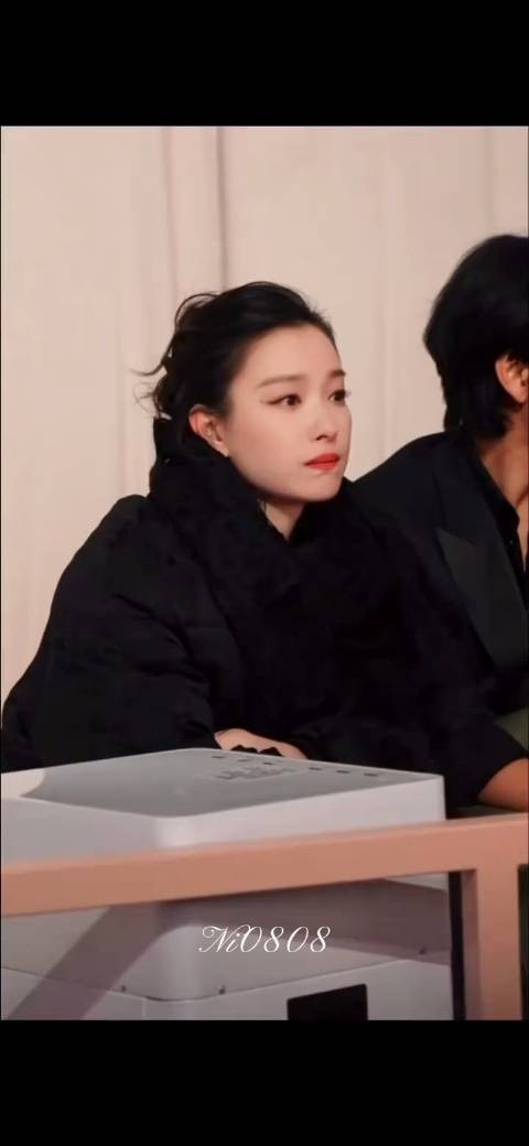 倪妮真是风情万种，她一笑，感觉整个世界都明媚了