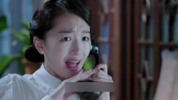 “女人每次接到电话时,都会故意用手指去摩擦话筒……”