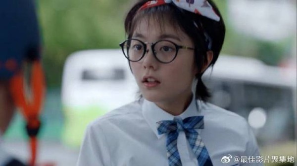 靠直播打赏的林妙妙 找借口骗班主任,不上课出校门直播