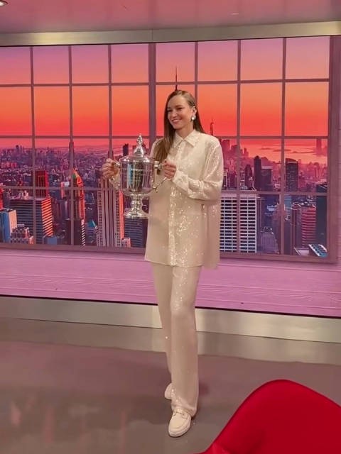 来看看“女明星”莱巴金娜一天的行程有多满