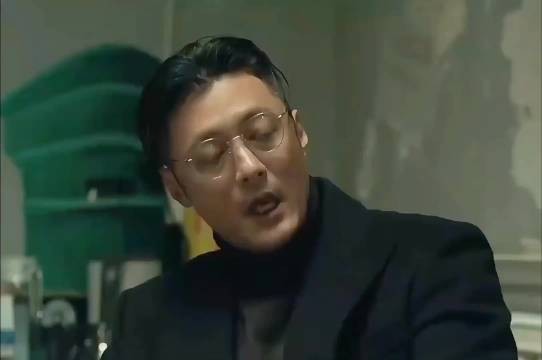 冬城猎凶:老刑警被劫匪一枪爆头,策划者竟全程观望.