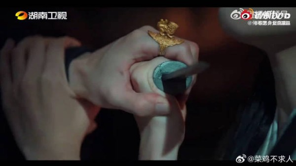 卢昱晓檀健次《何不同舟渡》侧脸对视海报曝光