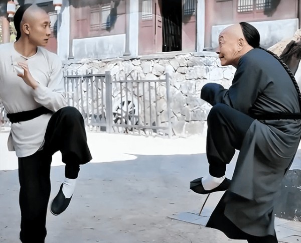 从武丑龙套到梨园宗师：读懂《云雀叫天录》里孟金福的逆袭人生