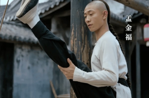 从武丑龙套到梨园宗师：读懂《云雀叫天录》里孟金福的逆袭人生