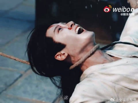 乱世之中的双向羁绊，檀健次捏卢昱晓下巴镜头，把爱恨两难的情绪拿捏到位