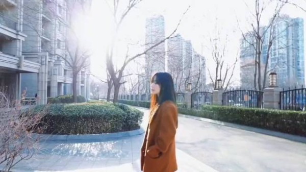 李小璐新男友身份被曝光,又是位嘻哈歌手,两人逛家居店形影不离 贾乃亮